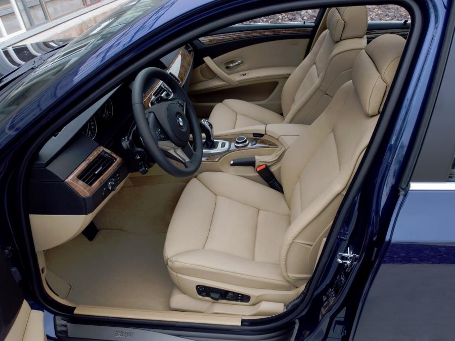  BMW 530i Touring 2007 года  (фото 22 из 46)